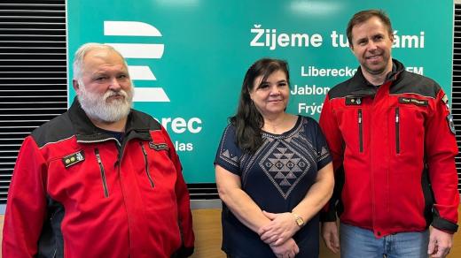 Jiřina Brychcí pozvala do Setkání u mikrofonu hasičské psovody z Hejnic Františka Schejbala a Pavla Morávka