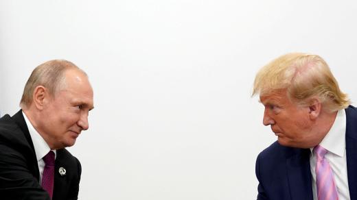 Ruský prezident Vladimir Putin a Donald Trump při bilaterálním jednání na summitu zemí G20 v roce 2019