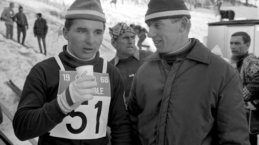 Jiří Raška (vlevo) v rozhovoru s trenérem Zdeňkem Remsou