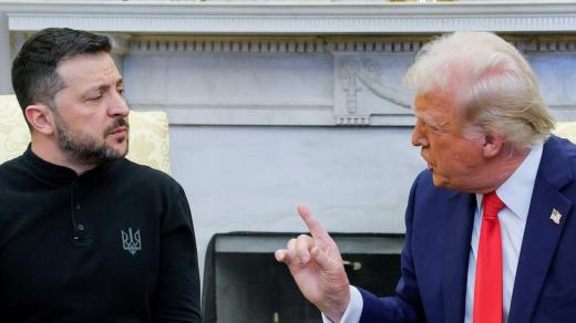 Volodymyr Zelenskyj a Donald Trump při hádce v Oválné pracovně. Původně měli podepsat dohodu o nerostech