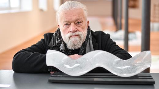 Akademický sochař, sklář a výtvarník Oldřich Plíva