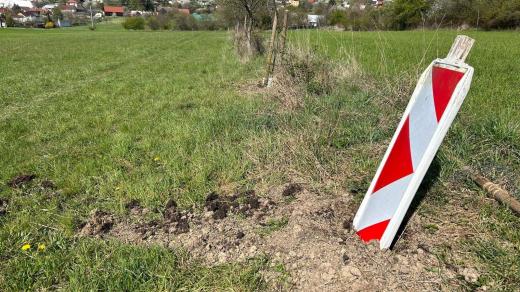 Poničené stromy v Lukově