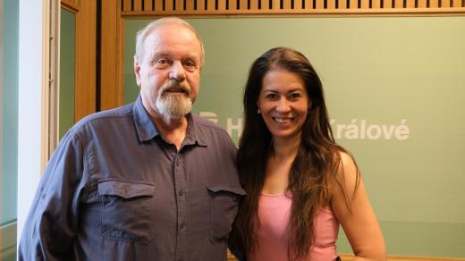 Jan Lašek a Pavla Kindernayová ve studiu Českého rozhlasu Hradec Králové