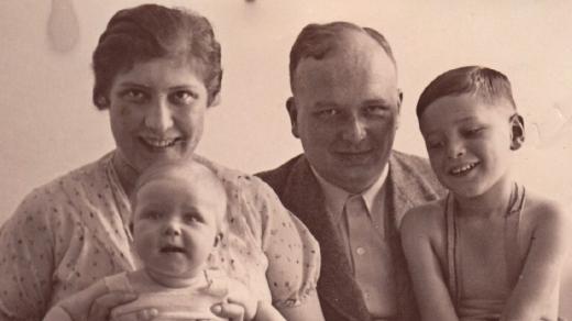 Hrbkovi, syn Georg a malá Lucy v roce 1934