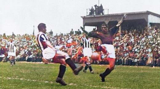 První sportovní přenos. Středoevropský pohár: Sparta vs. Juventus (1935, digitálně kolorováno)