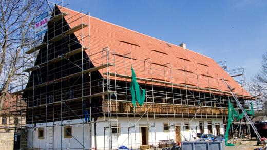 Rekonstrukce Vísecké rychty trvá rok, skoro hotové jsou už krovy a střecha