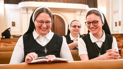 Sestry Bony (vpravo), Josefka (vlevo) a Virgi (uprostřed)