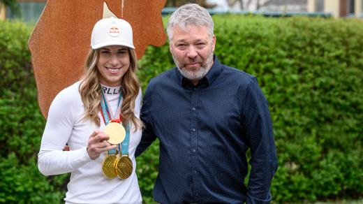 Ester Ledecká s trenérem Tomášem Bankem