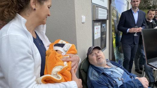 Ludvík Hess a otevírání babyboxu v Praze Podolí v březnu 2024