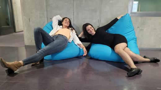 Vendula Wichsová a Angelika Sbouli v ArtCafé