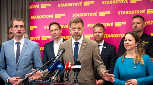 Vít Rakušan na tiskové konferenci na republikovém sněmu hnutí STAN