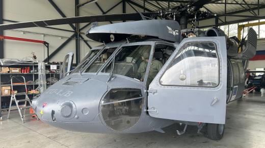 V Bochoři na Přerovsku jsou připraveni zasáhnout proti požáru na území celé České republiky dva vrtulníky Black Hawk