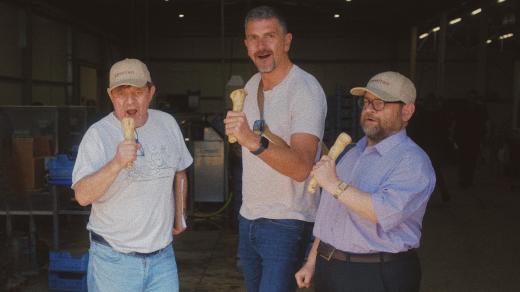 Petr Čtvrtníček, Jan Charvát a Martin Franc s křenem