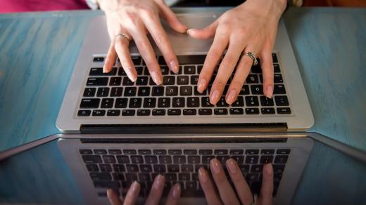 klávesnice, počítač, notebook, psaní na klávesnici