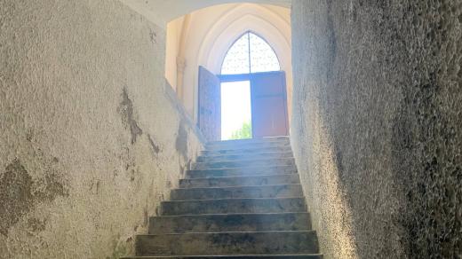 Schody do podzemní hrobky