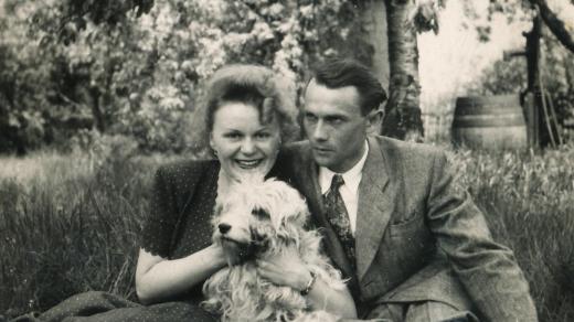 Hana Truncová se snoubencem Otakarem Čeňkem Truncem (1949)