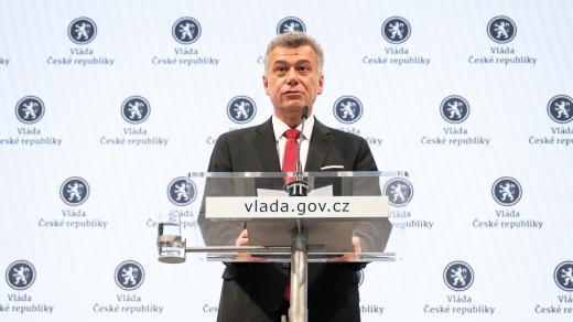 Pavel Blažek na své tiskové konferenci po jednání vlády, kde se řešil sporný miliardový dar ministerstvu spravedlnosti od trestaného obchodníka s drogami