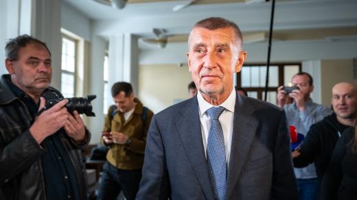 Andrej Babiš odchází z Vrchního soudu v Praze, který se zabývá kauzou Čapí hnízdo