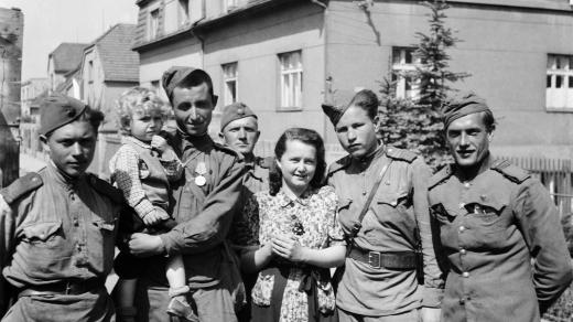 Rudoarmějci v Praze v květnu 1945