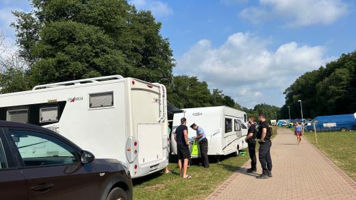 Do rekreačních areálů na Jičínsku míří v létě kromě turistů i policisté. Jaké problémy nejčastěji řeší?