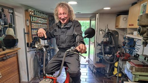 Boryš Secký má pověstné zlaté české ručičky, které všechno opraví