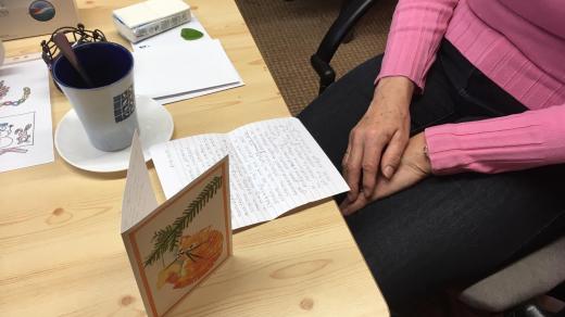 Ojedinělou službou dobrovolníků jsou dopisy vězňům. Jitka si s lidmi ve výkonu trestu píše už devět let