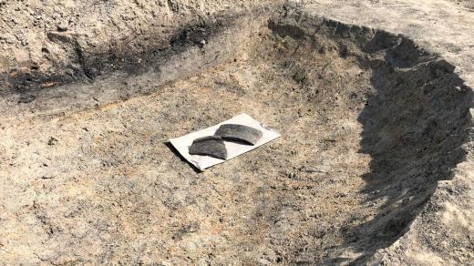 Pozůstatky osídlení z první poloviny 13. století našli archeologové v trase budoucí silnice mezi Českými Budějovicemi a Včelnou