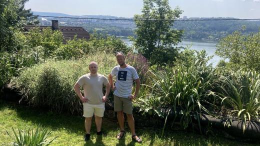 Vědci z VUT a univerzitní spin-offové společnosti ConWe u jednoho z prvních vypařovacích záhonů