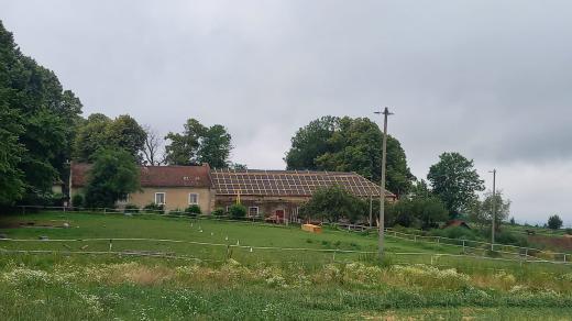 Farma Vystrkov, dříve historický dvůr