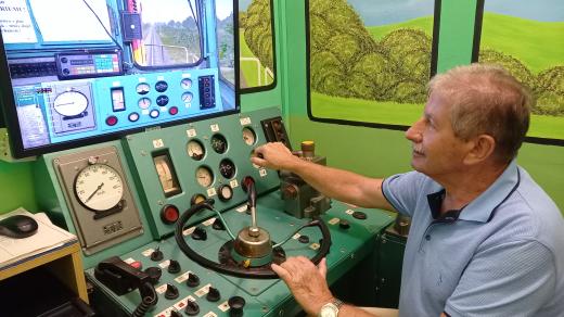 Trenažér strojvedoucího a ředitel muzea Vojtěch Hermann