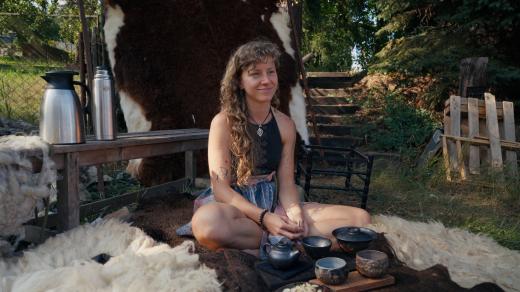 Bára žije už přes rok ve stanu