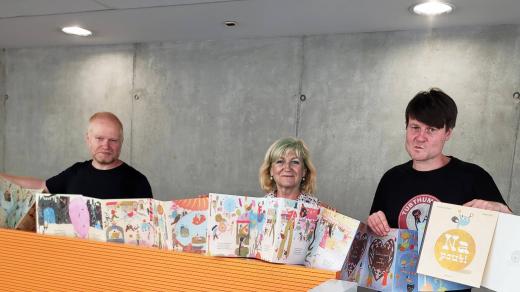 Radim Kopáč, Ivana Pecháčková a Robin Král v ArtCafé