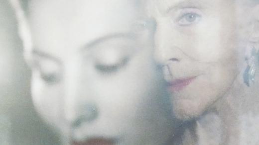 Soňa Červená se podepisuje svým příznivcům