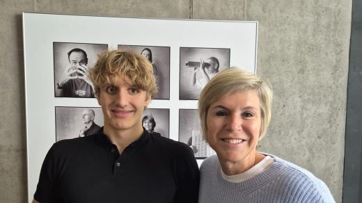 Paraplavec David Kratochvíl a moderátorka Pátečního finiše Kateřina Neumannová