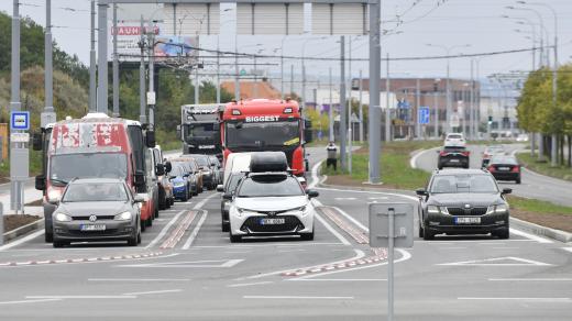 Okružní turbokřižovatka v Plzni u Makra