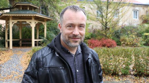 Frontman kapel Zavěšený kafe Pavel Kohn