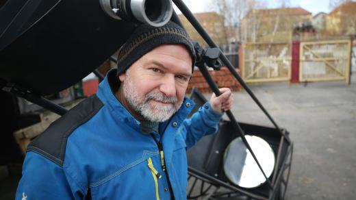 Malíř a amatérský astronom Petr Mirčev v Třešti
