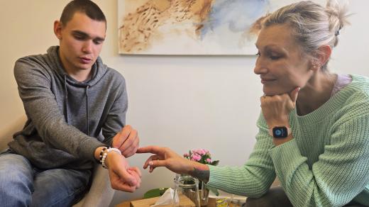 Autismus se s láskou a štěstím nevylučuje. Příběh mateřského citu Evy Karausové k synovi Filipovi