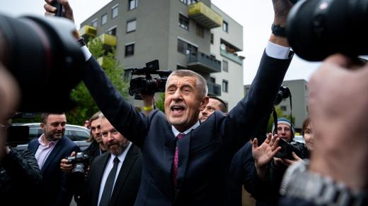 Andrej Babiš při příchodu do štábu ANO