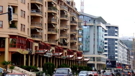Moskevská ulice v moderní části čenohorské metropole Podgorica