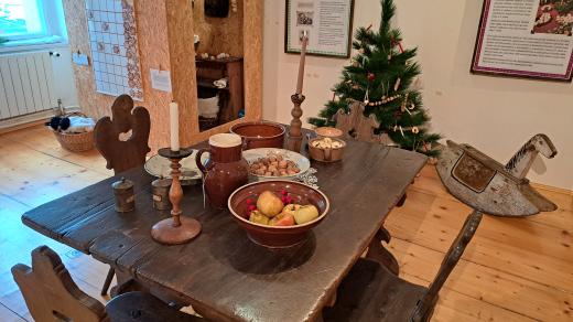 Na svátečním stole nesměly chybět ořechy a sušené ovoce