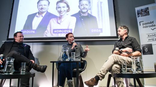 Hlasy paměti v v Café Louvre 17. listopadu 2025