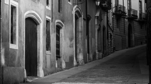 Vražda v odlehlé pražské ulici je poněkud ututlaná...