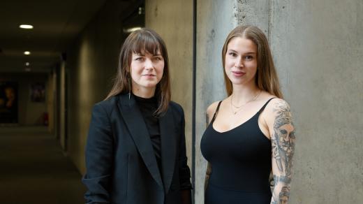 Režisérka Barbora Chalupová (vlevo) a jedna z protagonistek filmu Petra Úřadníčková.
