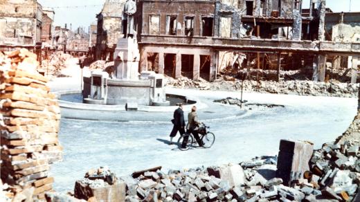 Darmstadt (Hesensko, Německo) po spojeneckých náletech během druhé světové války