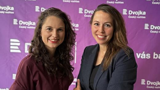 Zuzana Střížová a moderátorka Pavla Hubálková