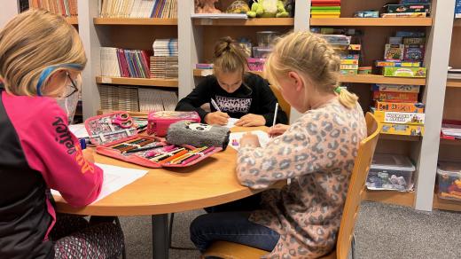 Nadaným žákům přizpůsobují některé základní školy výuku a nabízejí i speciální hodiny