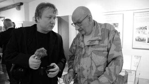 Redaktor Aleš Spurný (nalevo) a bývalý redaktor – hlas legálního olomouckého vysílání z roku 1968 – Bohuslav Matyáš