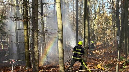 Hasičský sbor z Březiny uměle simuluje přívalový déšť