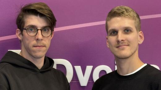 Albert Bouchal a moderátor Jan Lukačevič